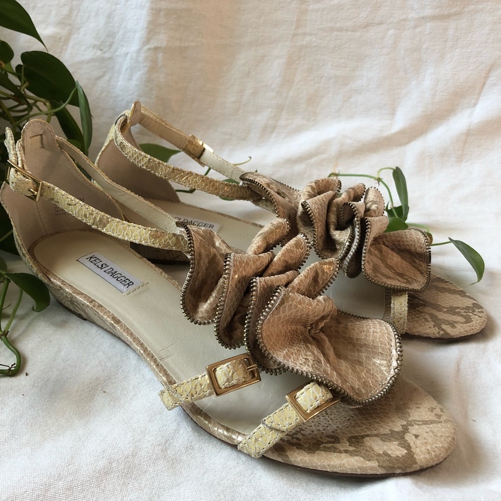 Kelsi Dagger Monroe Ruffle Sandals 9.5 - Picture 2 of 6
